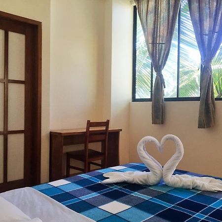 Hostal Baltra Пуэрто-Айора Экстерьер фото