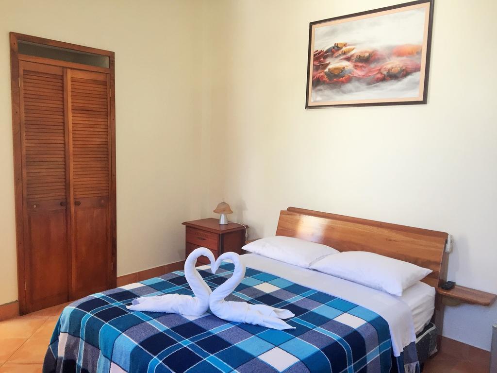 Hostal Baltra Пуэрто-Айора Экстерьер фото