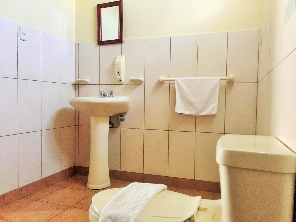 Hostal Baltra Пуэрто-Айора Экстерьер фото