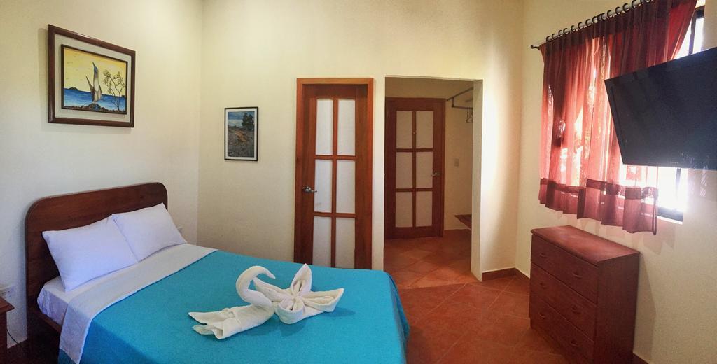 Hostal Baltra Пуэрто-Айора Экстерьер фото