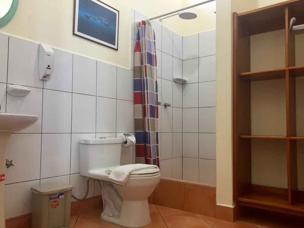Hostal Baltra Пуэрто-Айора Экстерьер фото