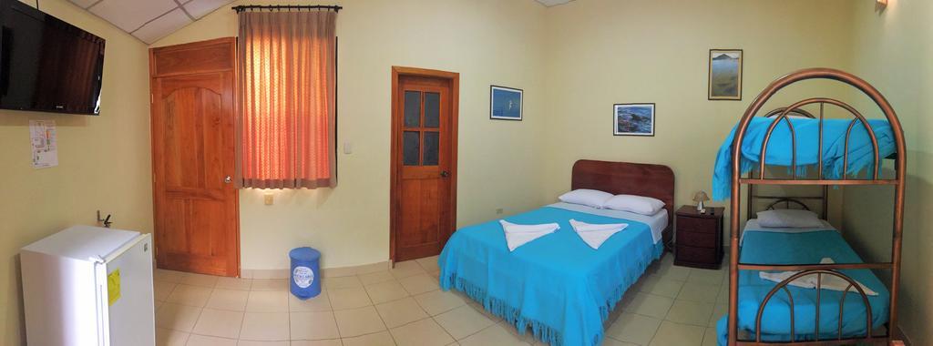 Hostal Baltra Пуэрто-Айора Экстерьер фото