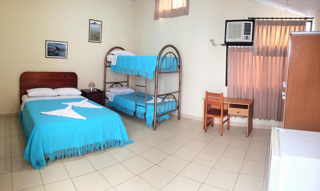Hostal Baltra Пуэрто-Айора Экстерьер фото